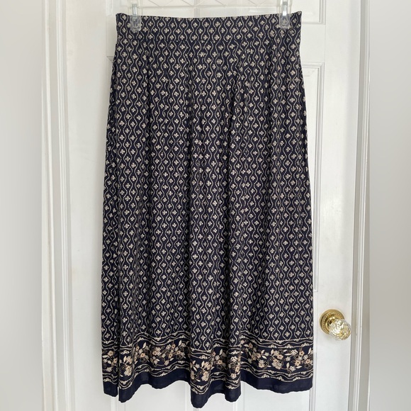 Sag Harbor Dresses & Skirts - Elegant Black and Cream Patterned Skirt